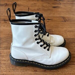 Dr. Martens Docs 1460 Smooth Leather Lace Up Boots White 8 Eye Womens Size 7